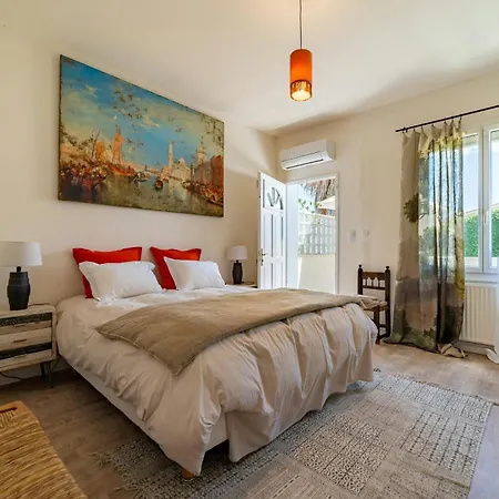 Дом отдыха Elegant With Pool Near Montpellier Centre Могио