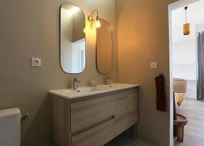 Дом отдыха Elegant Villa With Pool Near Montpellier Centre Могио
