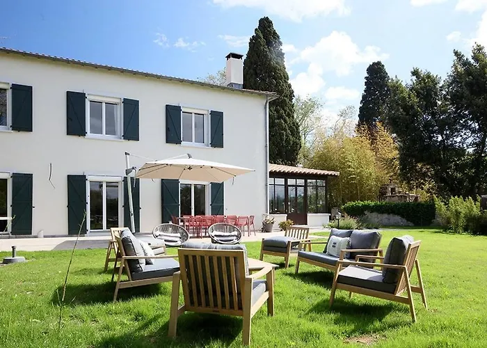 Дом отдыха Elegant Villa With Pool Near Montpellier Centre