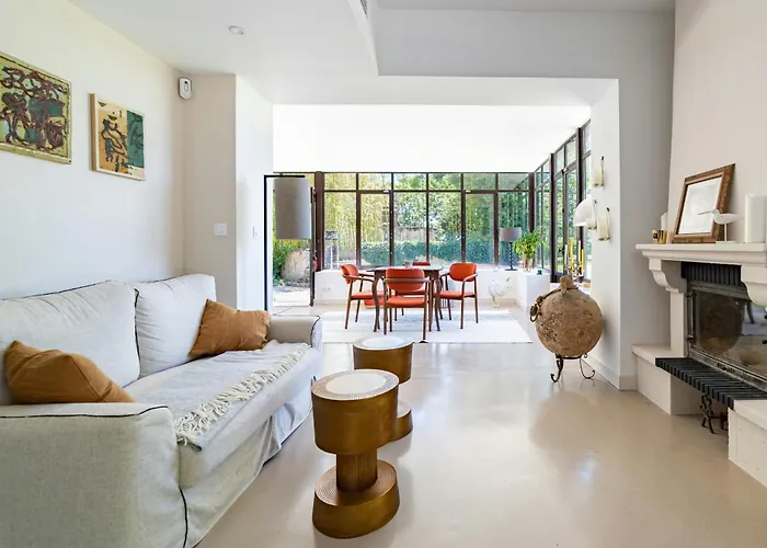 Дом отдыха Elegant Villa With Pool Near Montpellier Centre Могио